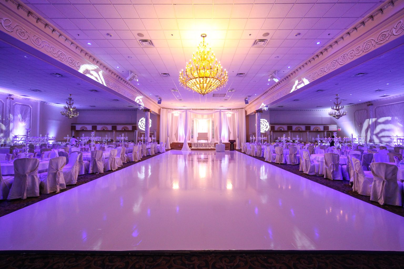 музыкальный ресторан. принц холл ресторан. зале ресторана песня. музыкальный вечер в ресторане. музыканты в пабе.